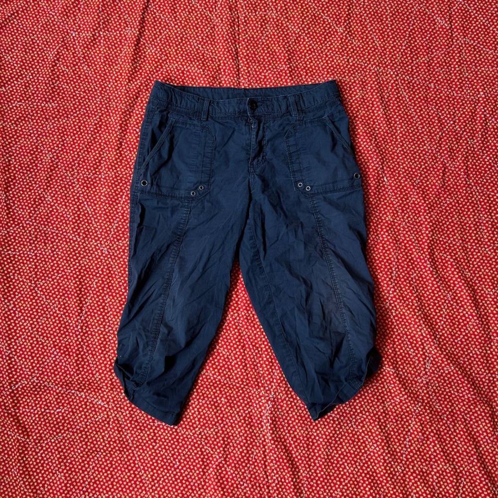 Vintage 2000s Women black Cargo Capri Pants Size 6 Y2K Utility Gorpcore Indie